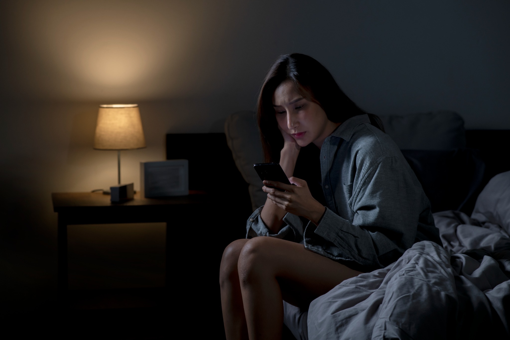 Person talking at night on the phone