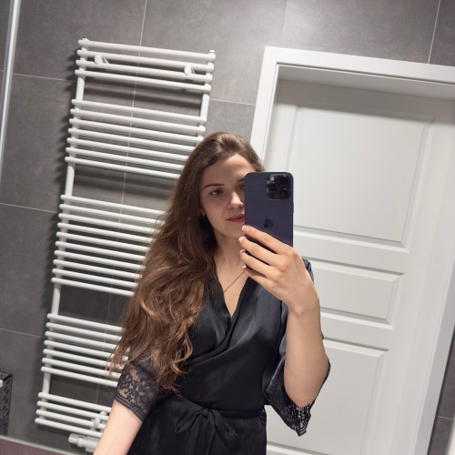 Juliia F. profile photo