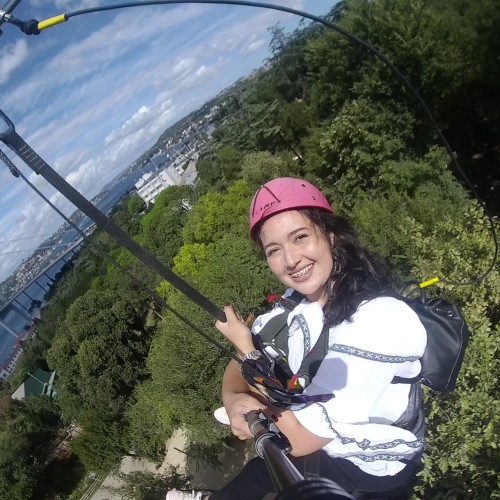 Ayşe  E.