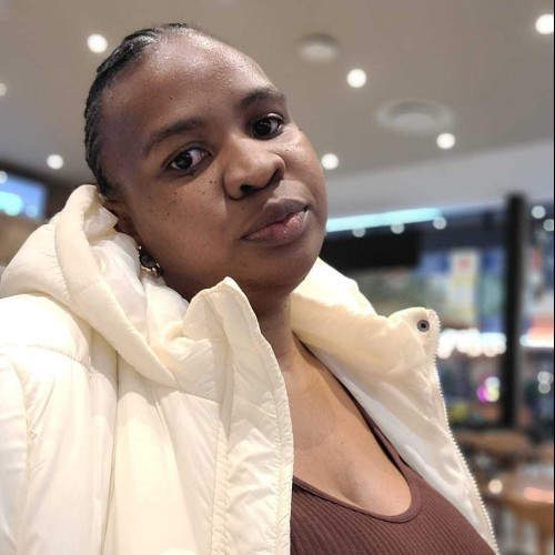 nomie n. profile photo