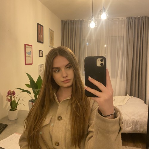 Kamelia B.