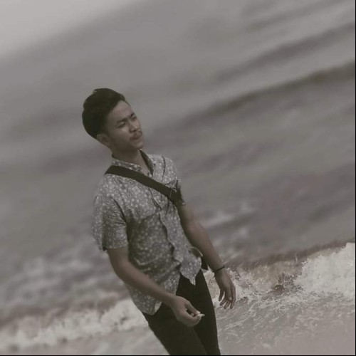 Aris R.