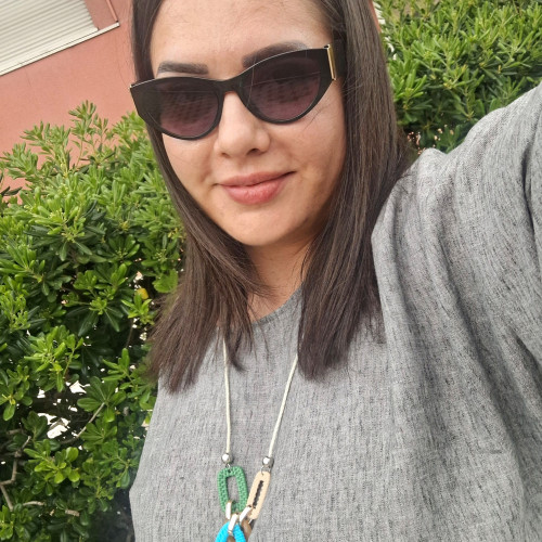 Iris M. profile photo