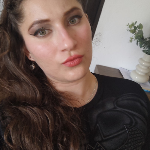 Esthela  C. profile photo