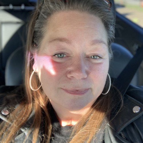 Julie M. profile photo