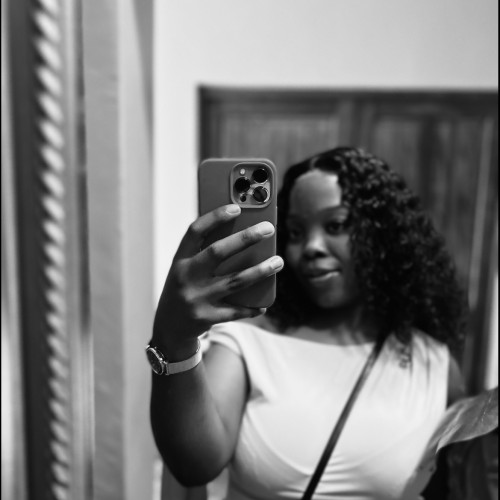Vee X. profile photo