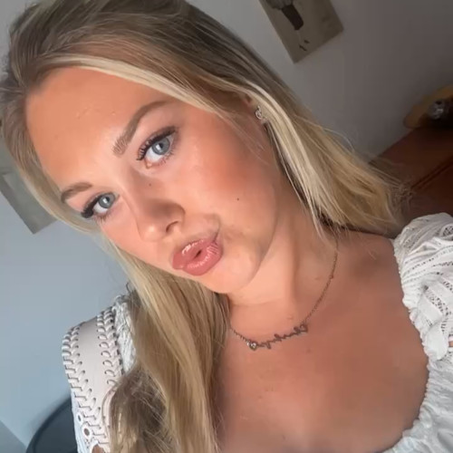 Charlize C. profile photo