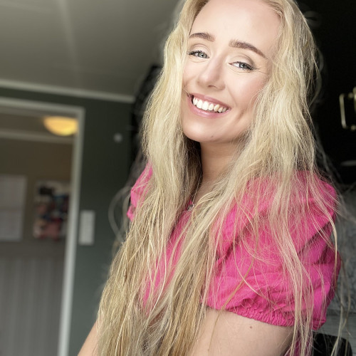 julie M. profile photo