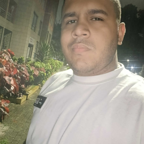 junior r. profile photo