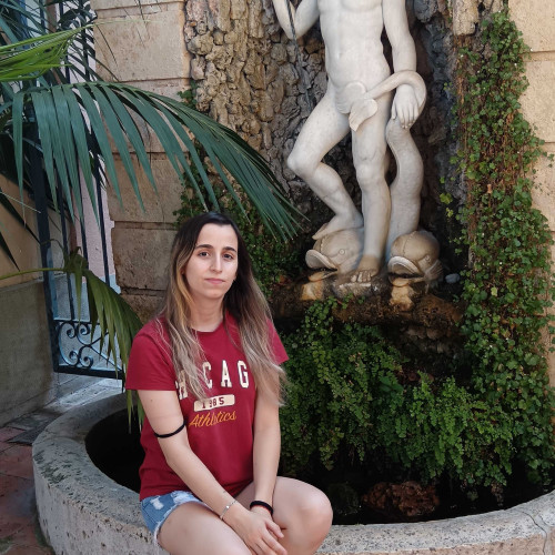 Alba R.