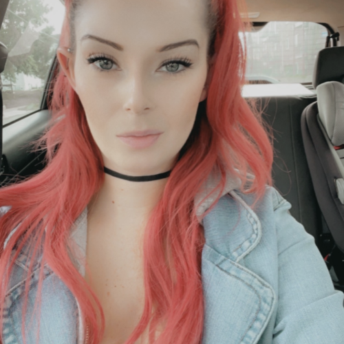 Elle V.