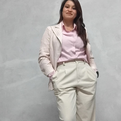 Emi R. profile photo