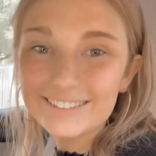 Lora M. profile photo