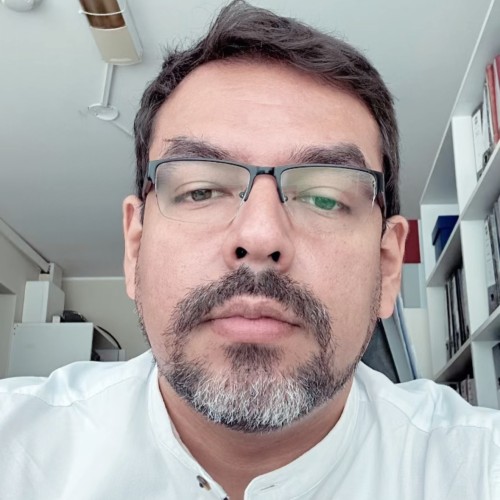 Renato V.