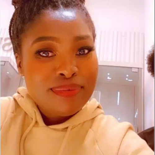 Esmi T. profile photo