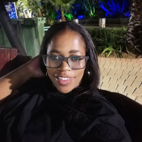 Vee L. profile photo