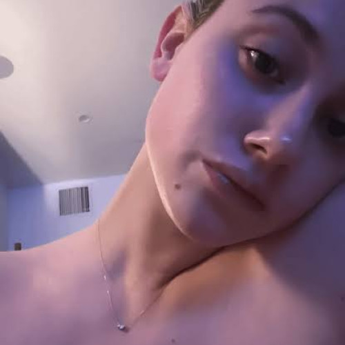 Elli M. profile photo
