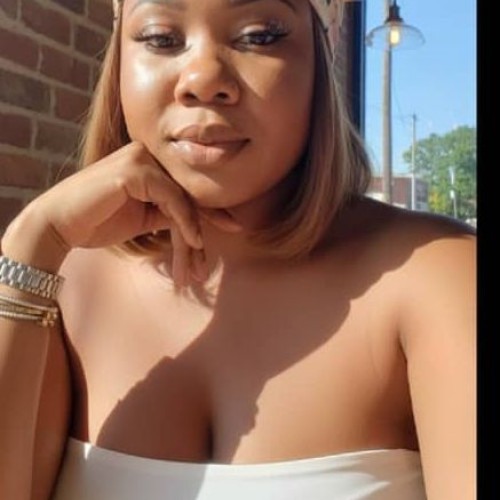 Lizzy  M. profile photo