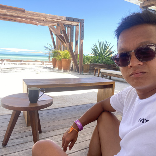 Johnny  L. profile photo