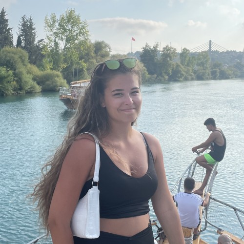 Neli F.