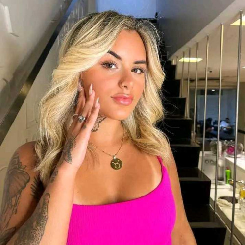Nicole r.