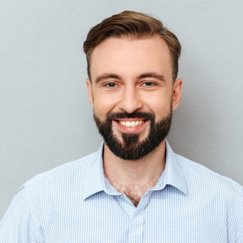 Laszlo R.