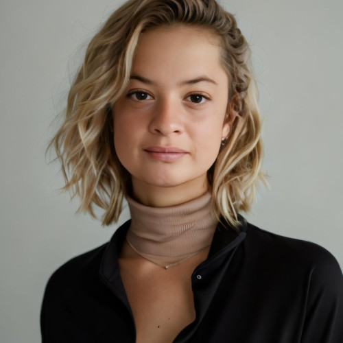 Julie L. profile photo