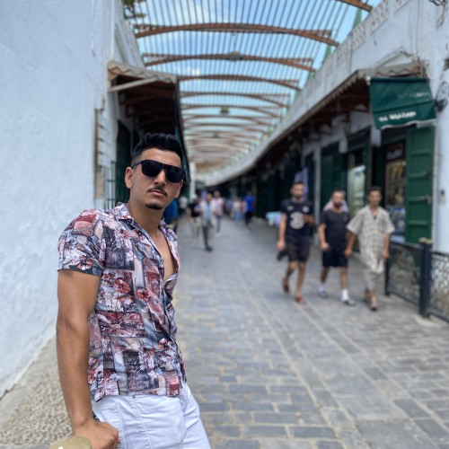 Hicham E.