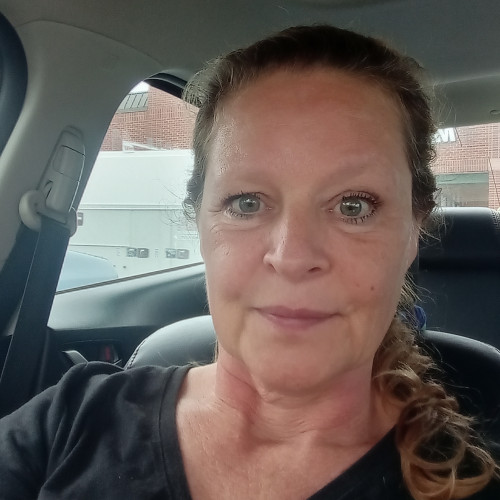 kelly r. profile photo