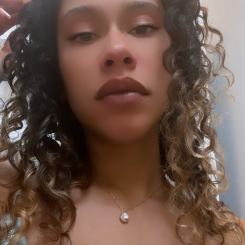Ariel R.