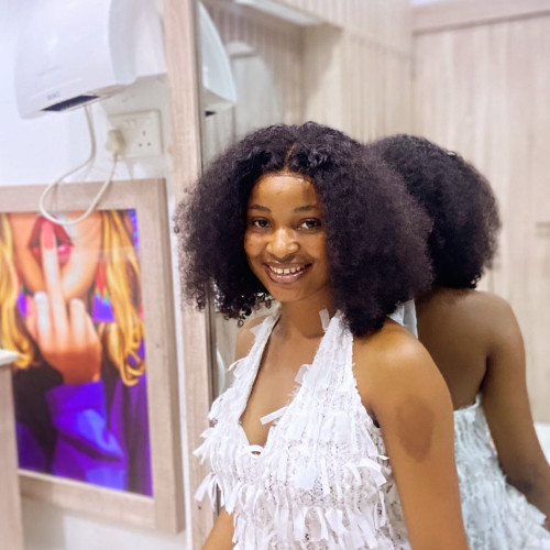 vibewithqueen R.