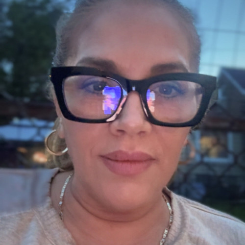 janneth v. profile photo