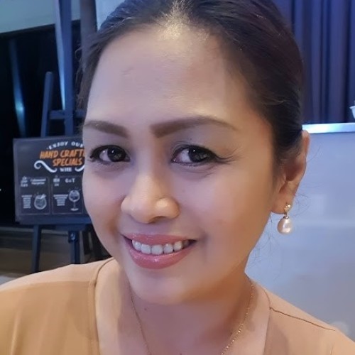 Dee M.