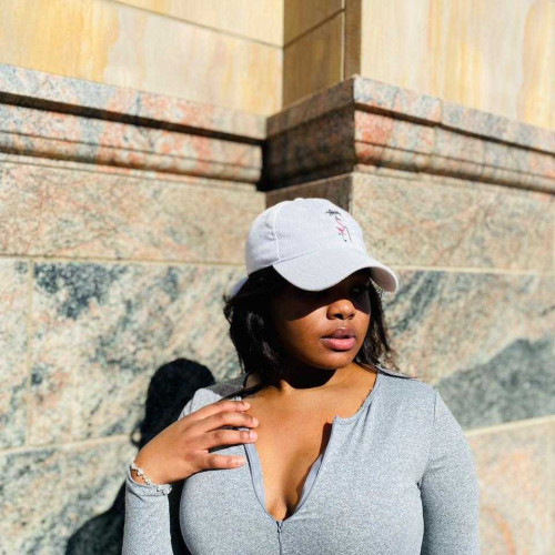 Dee M. profile photo