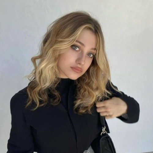 Lya  V.