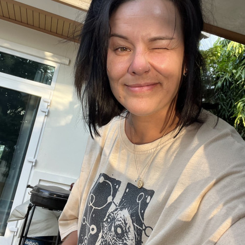 Veronique D. profile photo
