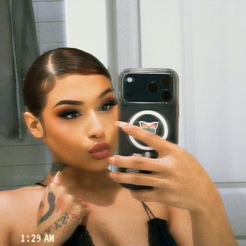 QT MOMMA w. profile photo