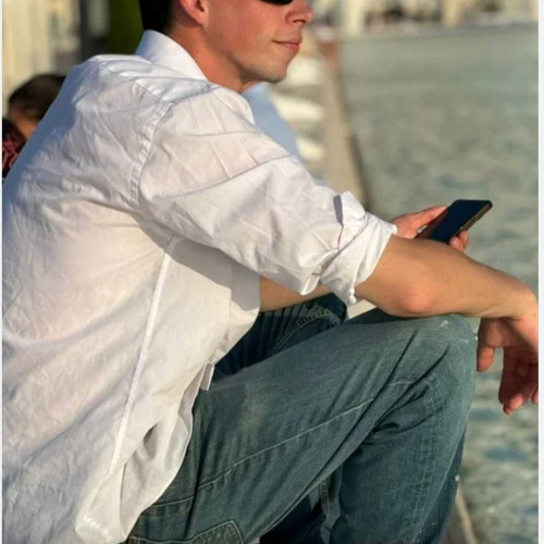 Santi L. profile photo