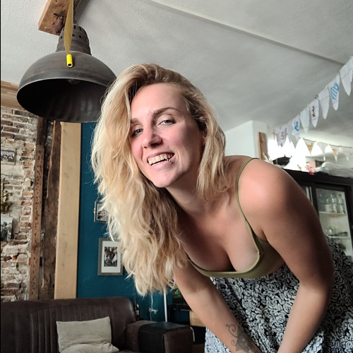 iris M. profile photo
