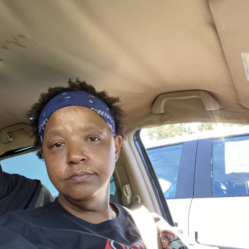 Robyn  V. profile photo