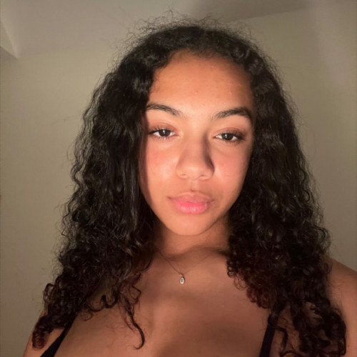 Ava R.