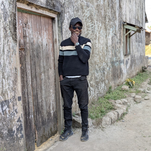 Tee H. profile photo