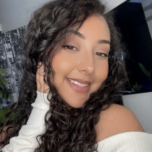 Cinthia B.