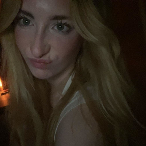 scarlet L. profile photo