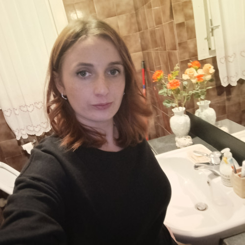 NINA L. profile photo