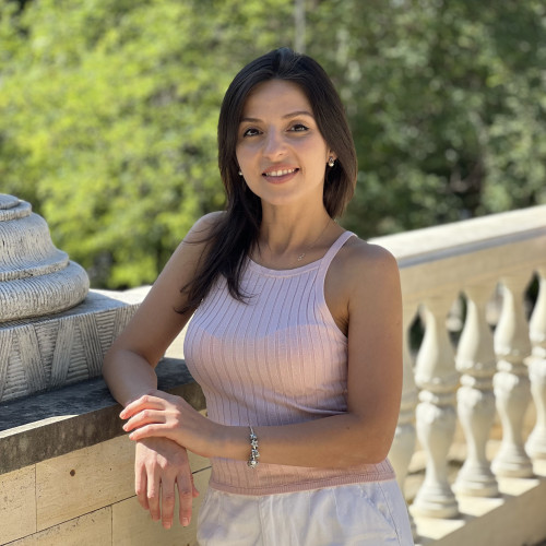 Victoria P.