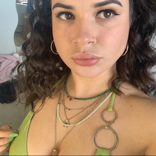 poppy  j. profile photo