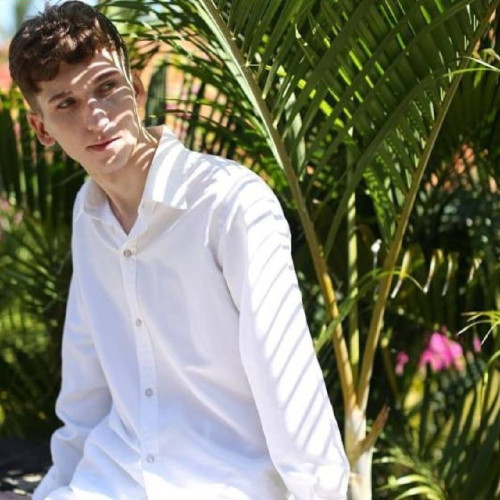 小康康 小. profile photo