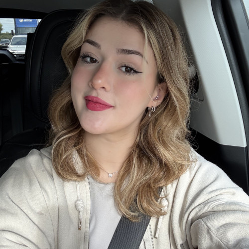 Bella B.
