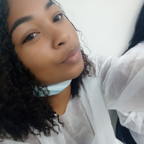 Carolaine  V. profile photo